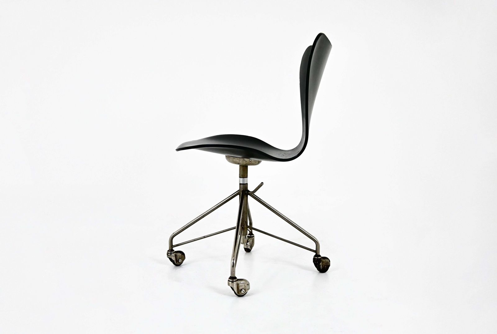 Chair Model 3217 By Arne Jacobsen For Fritz Hansen, 1960s photo Furniture