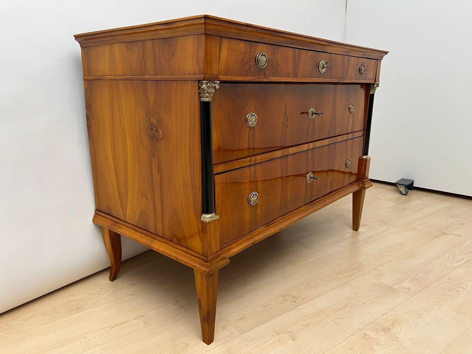 photo vintage Biedermeier Commode, Cherry Veneer, Brass, Franconia Circa 1820