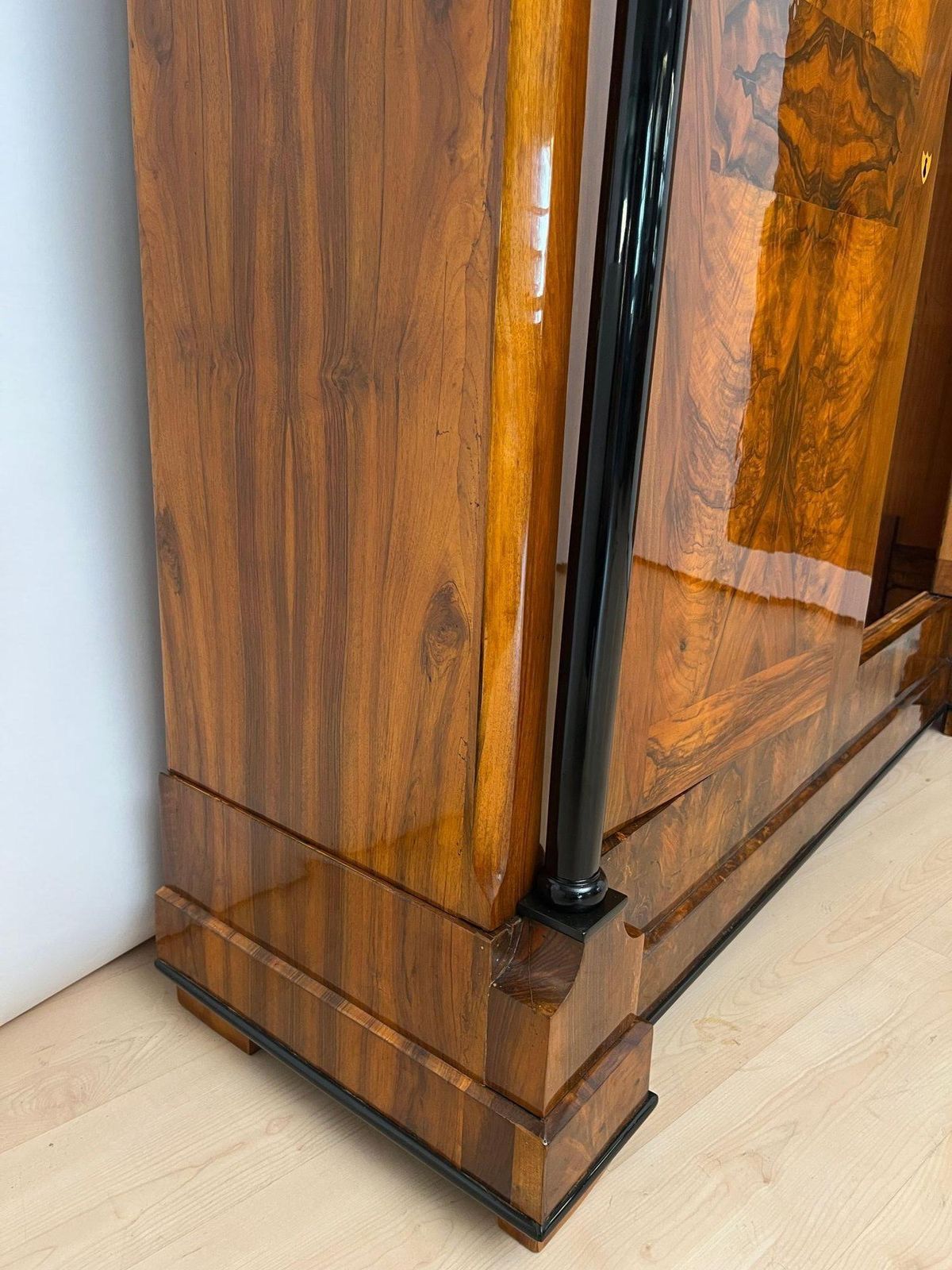 10175.0 Biedermeier Armoire, Walnut Veneer, South Germany Circa 1820 photo