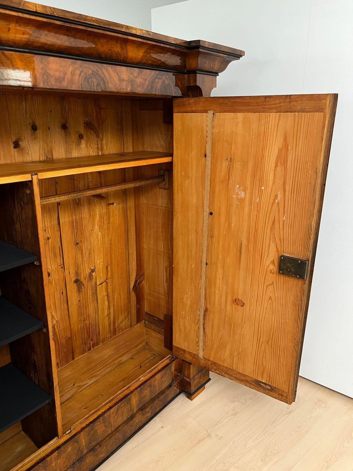 photo buy Biedermeier Armoire, Walnut Veneer, South Germany Circa 1820