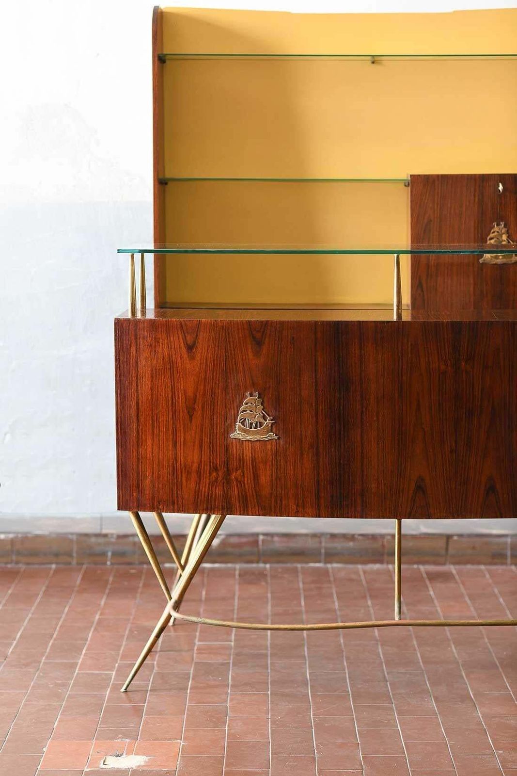 Mid Century Bar Counter In Wood, Brass And Glass. Italian Artisan Production. photo vinterior