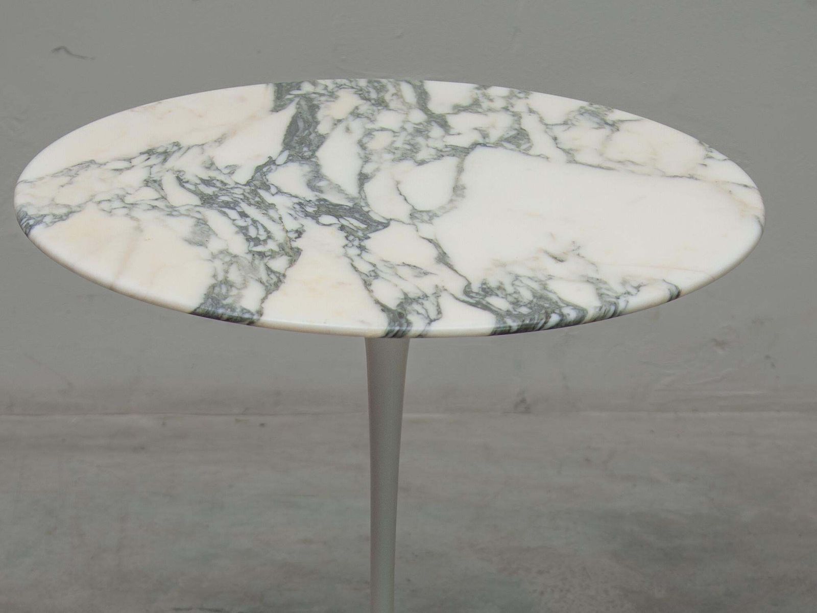 Set Of Two "Tulip" Marble Top Saarinen Side Tables For Knoll, 1970s photo 6364.0