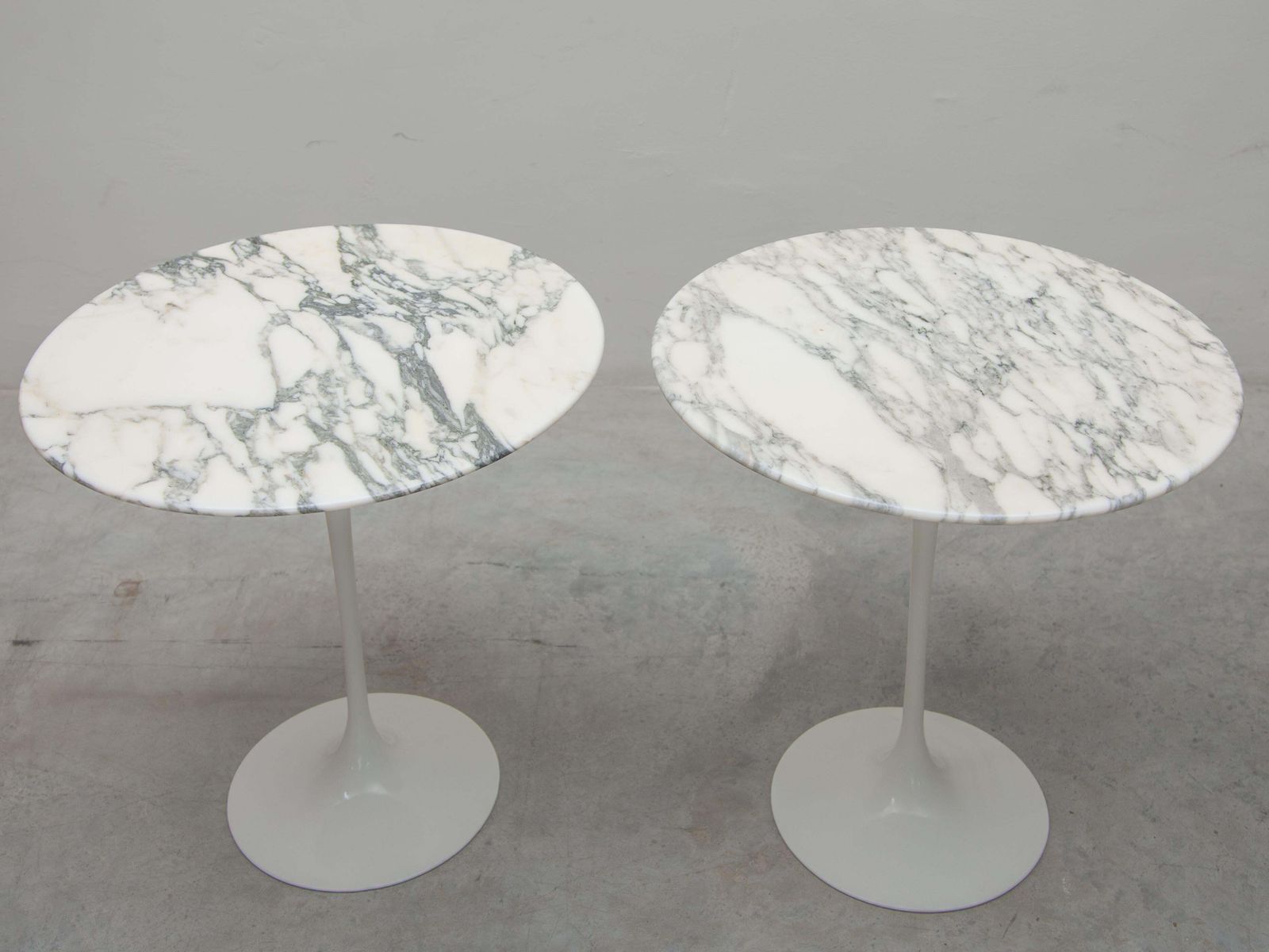 Furniture Set Of Two "Tulip" Marble Top Saarinen Side Tables For Knoll, 1970s photo