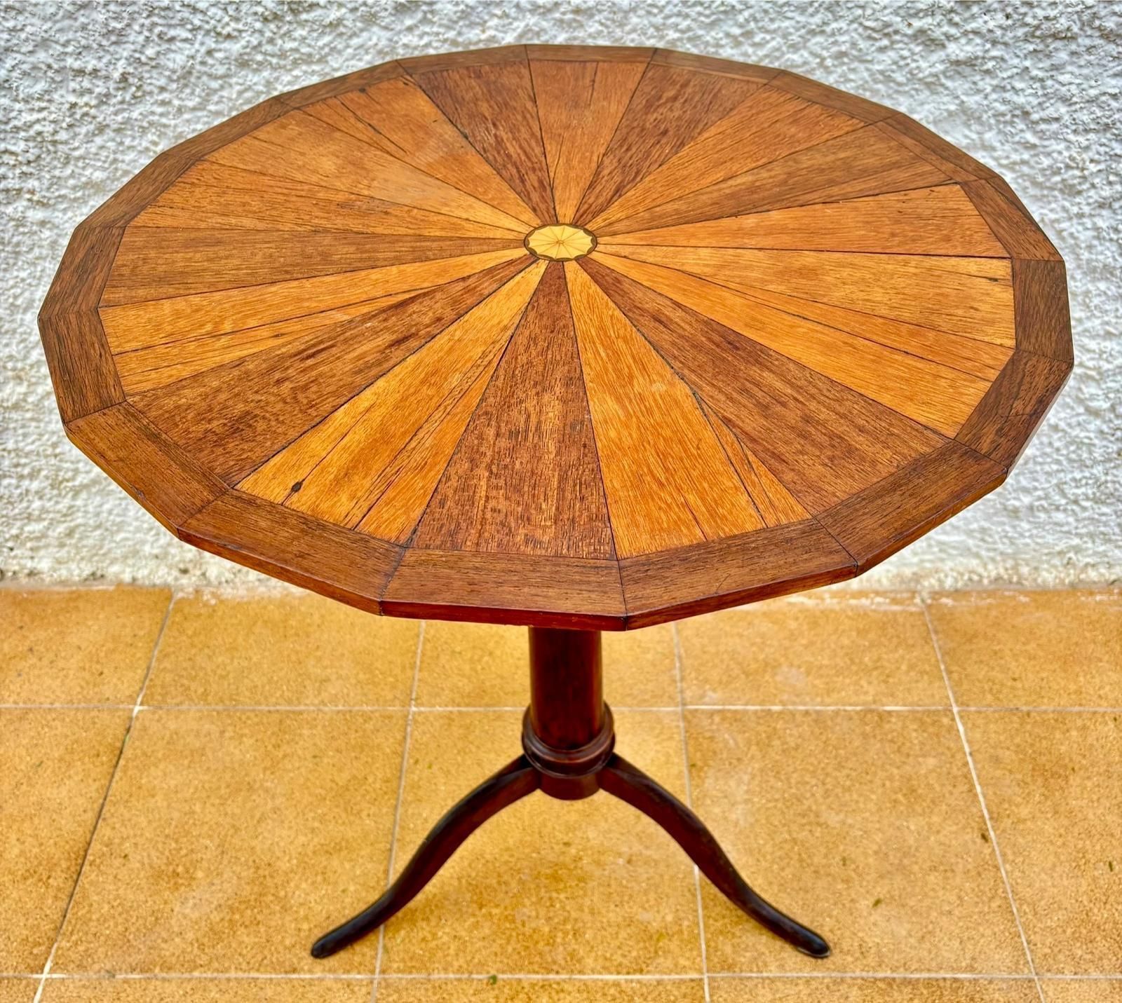 Table d'appoint française ronde pivotante en noyer, début du XXe siècle, années 1940 photo buy