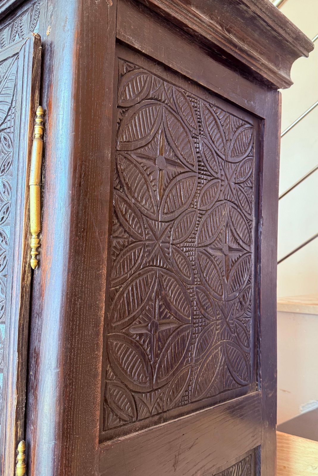 Armoire XIXe siècle en noyer, influence castillane, Espagne, restaurée photo buy
