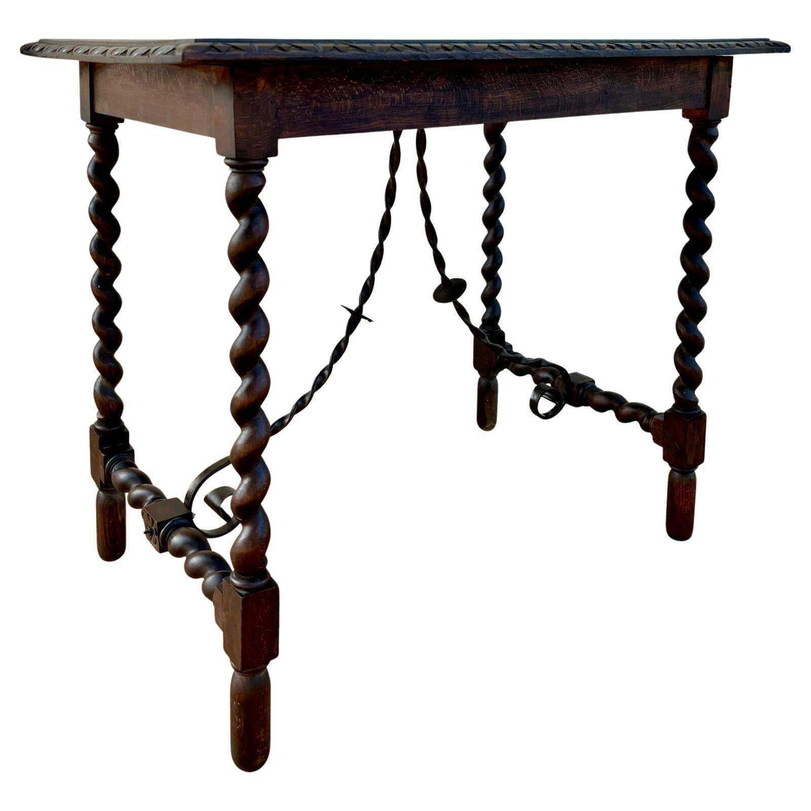 Table d'appoint espagnole XIXe siècle, pieds tournés sculptés et entretoise en fer, 1850