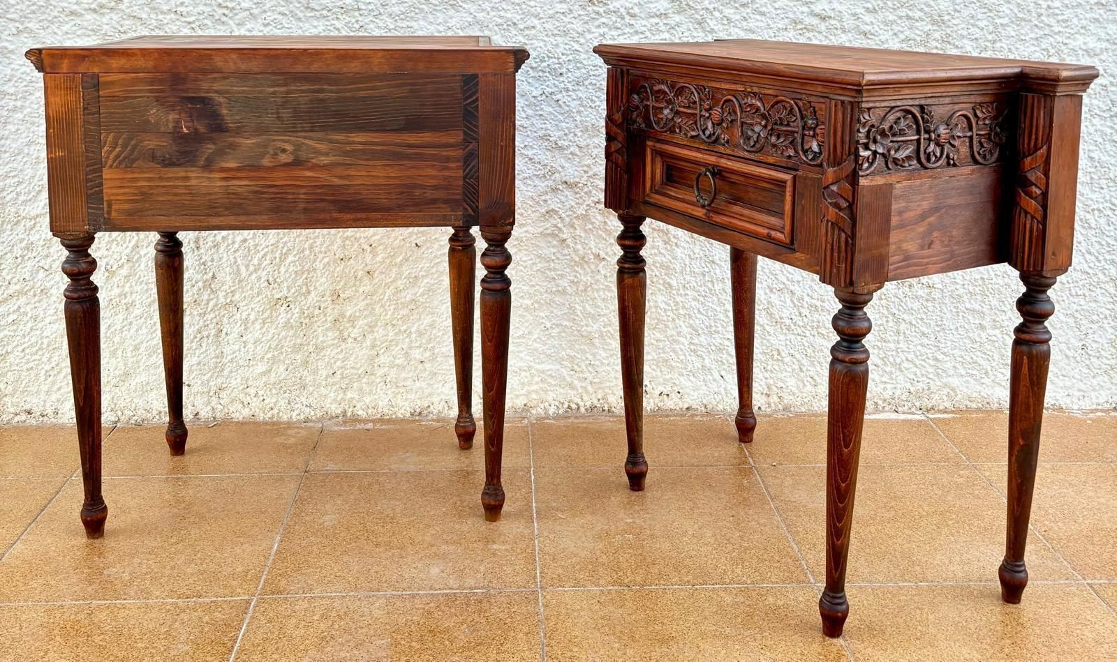 Tables de chevet françaises en bois sculpté, années 1940, lot de 2 photo for sale
