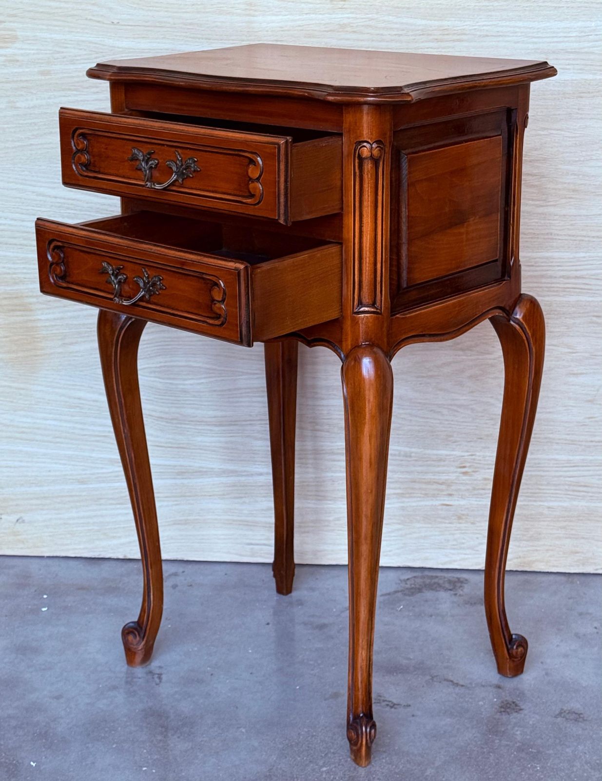 French Bedside Tables With Cabriole Legs, 1950s, Set Of 2 photo vintage