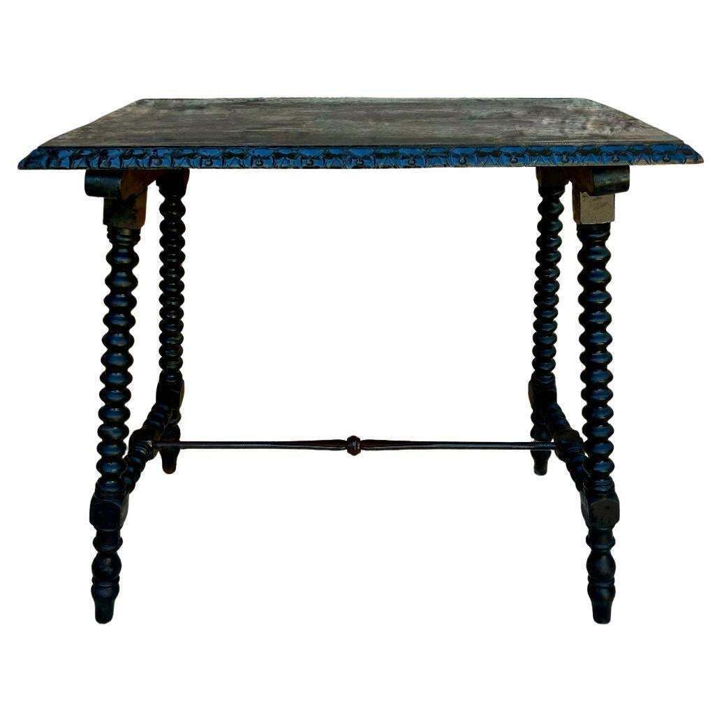 Table d'appoint espagnole du début du XXe siècle, pieds tournés et entretoise en fer, années 1920