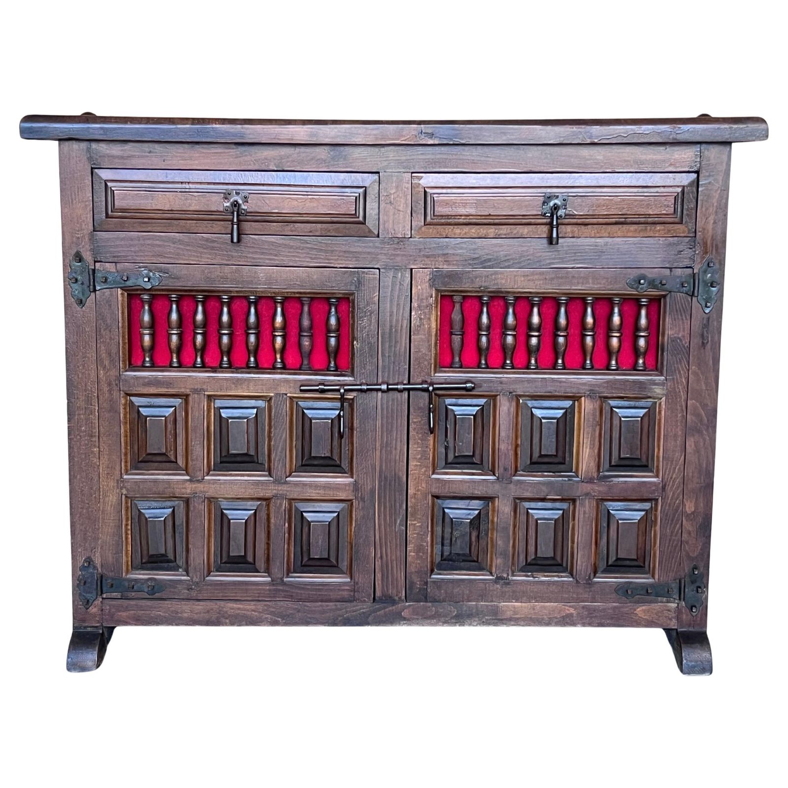 Commode espagnole en noyer sculpté, tables de chevet ou console étroite, années 1920