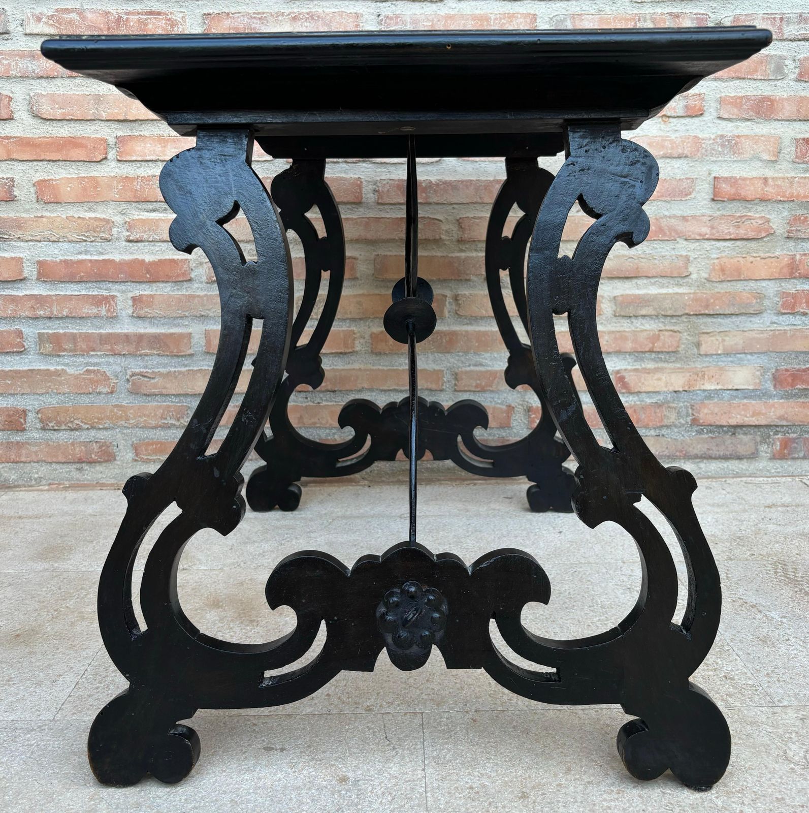 Table d'appoint baroque espagnole, pieds en lyre et plateau en marqueterie, 1850 photo buy