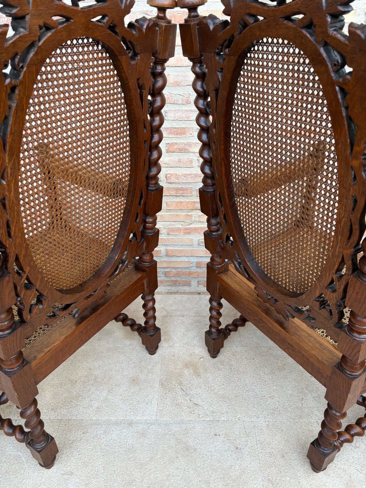 Mobilier Fauteuils en noyer, France, années 1890, lot de 2 photo