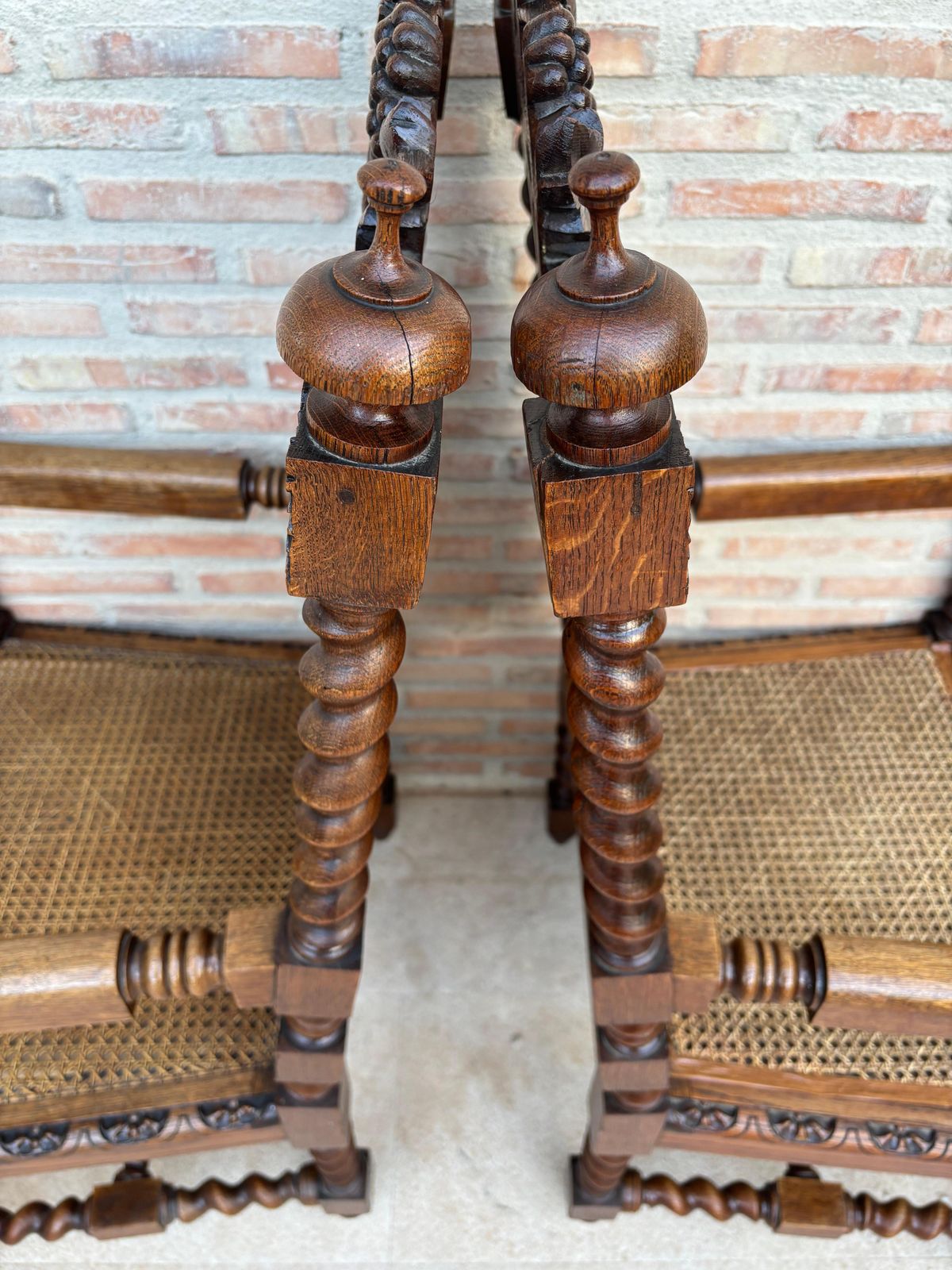 3585.0 Fauteuils en noyer, France, années 1890, lot de 2 photo