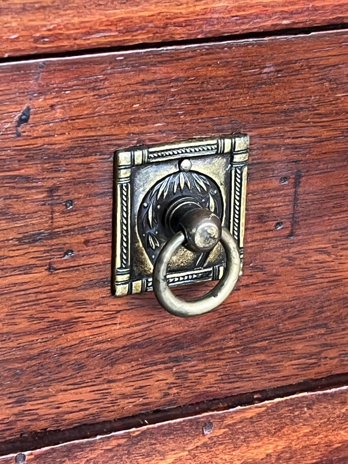 photo vintage Pair Of Italian Marquetry Nightstands With Bronze Crest, Drawers And Doors