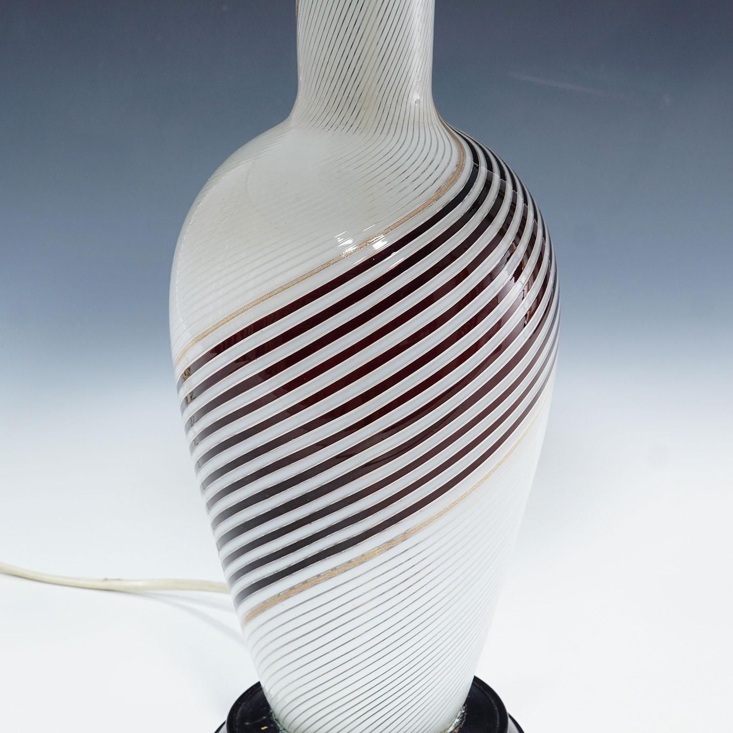 Dino Martens For Aureliano Toso Lamp In Filigree Glass Ca. 1950s photo vinterior