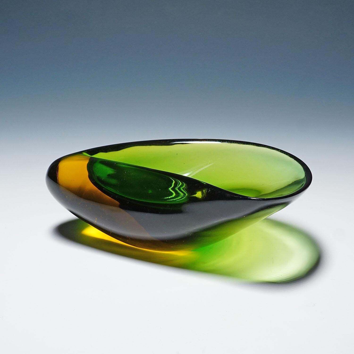 Archimede Seguso Sommerso Valva Bowl In Green And Yellow photo furniture