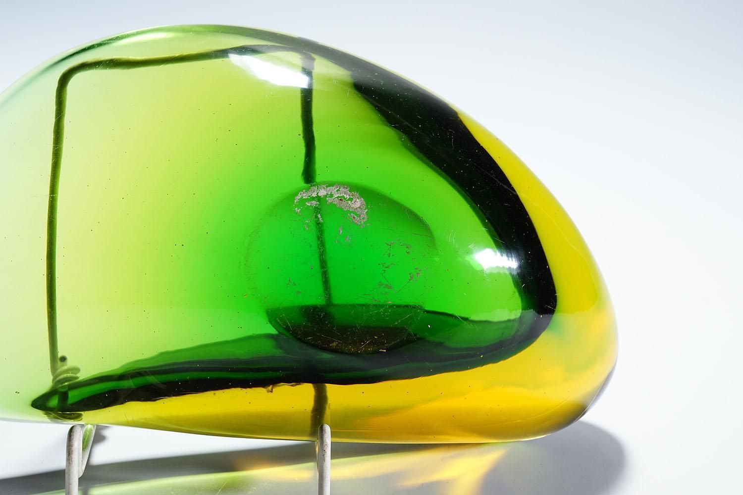 photo furniture Archimede Seguso Sommerso Valva Bowl In Green And Yellow