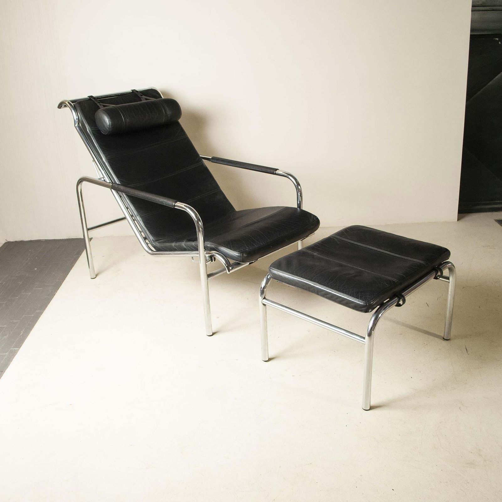Chaise Longue Genni For Zanotta By Gabriele Mucchi 70s photo furniture