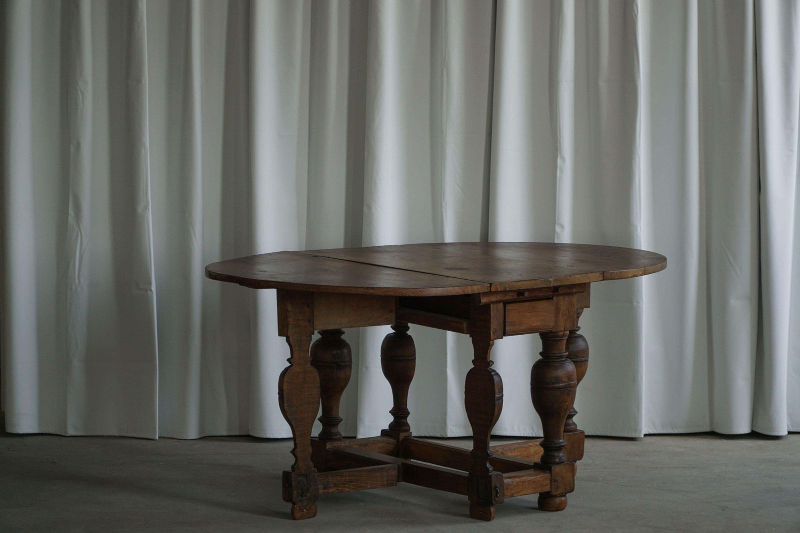 photo furniture Antique Baroque Drop Leaf Table In Oak, Danish Cabinetmaker, 19th Century