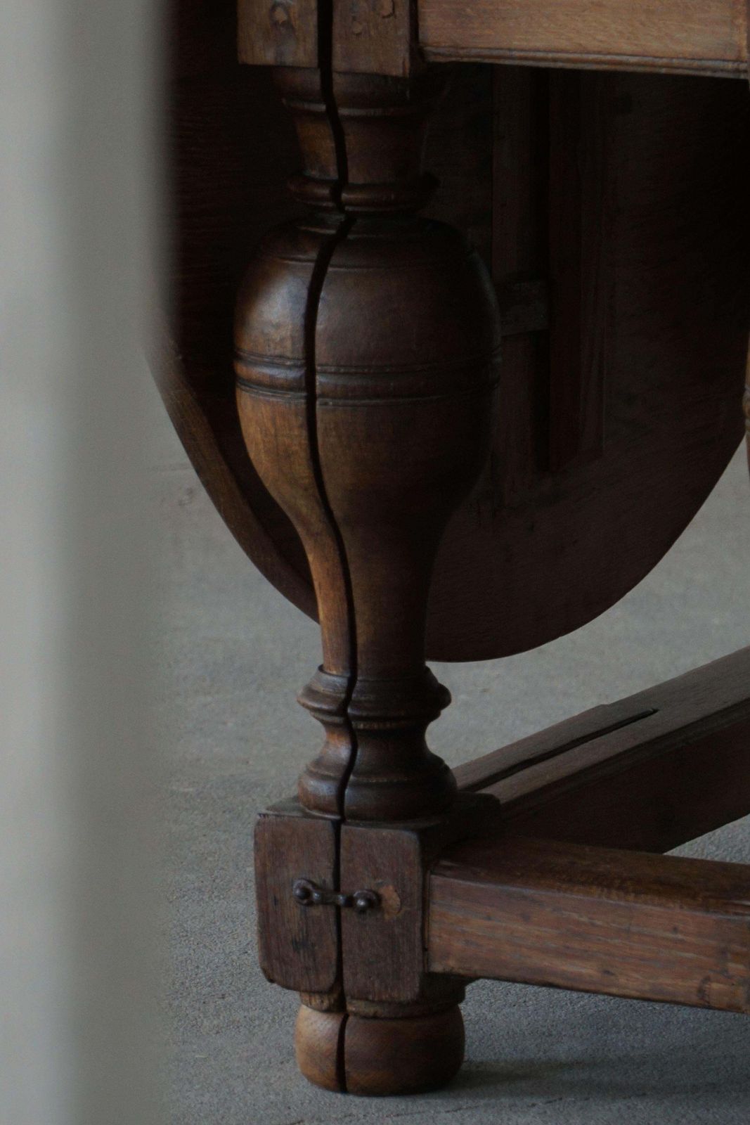 photo vintage Antique Baroque Drop Leaf Table In Oak, Danish Cabinetmaker, 19th Century