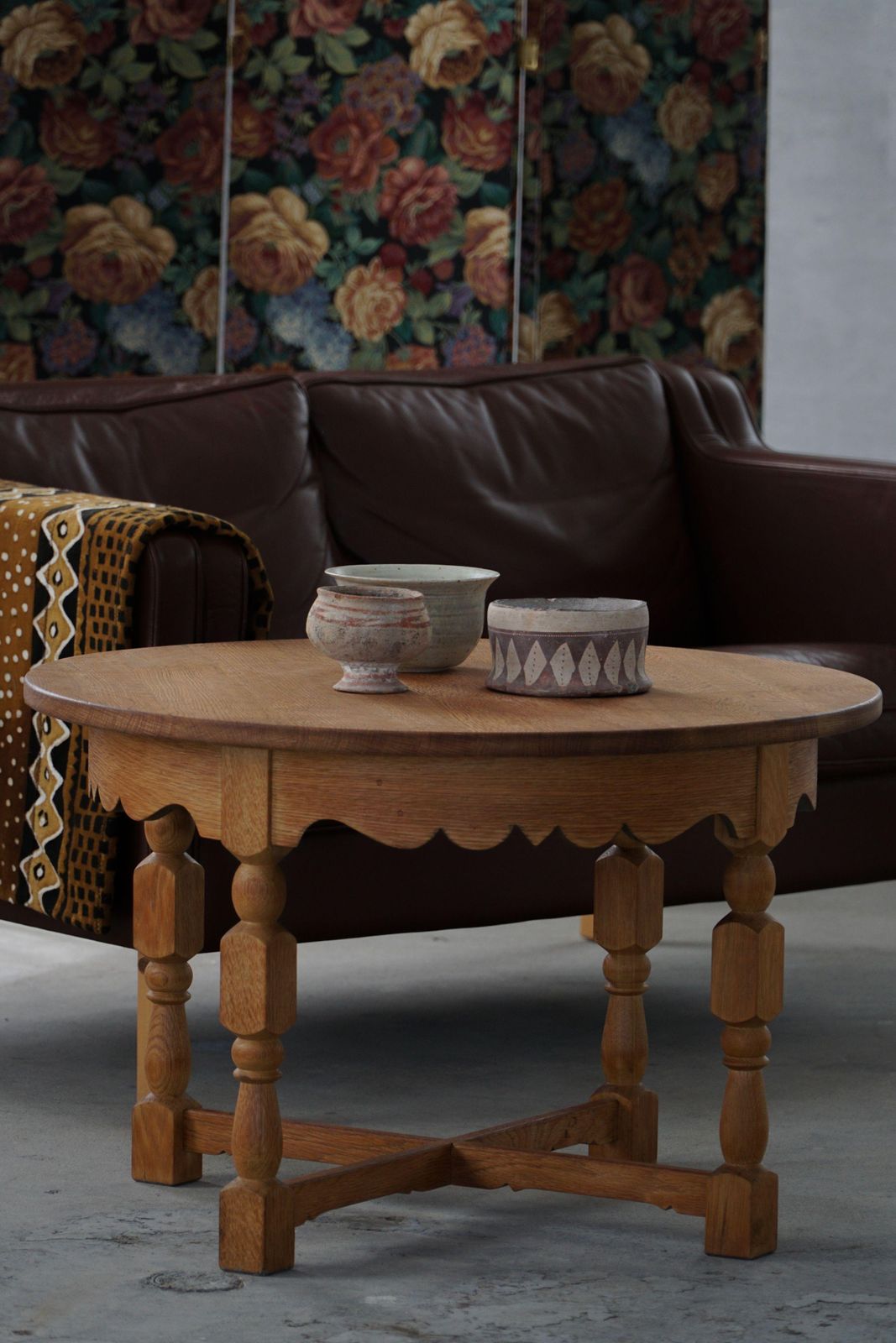 photo furniture Mid Century Round Danish Side Table In Solid Oak, Henning Kjærnulf, 1960s