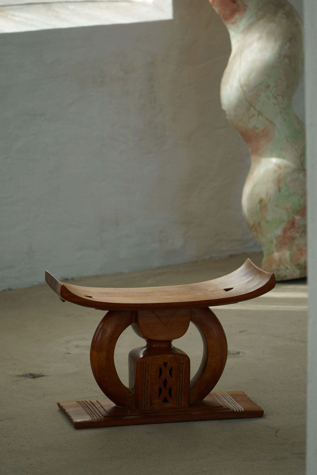 576.0 West African Ashanti Stool In Carved Hardwood, 20th Century photo