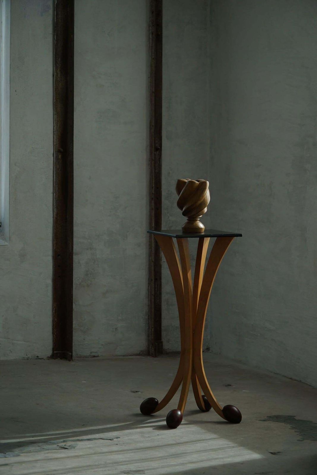A Pair Of Sculptural Pedestals, French Postmodern Design, 1980s photo vinterior