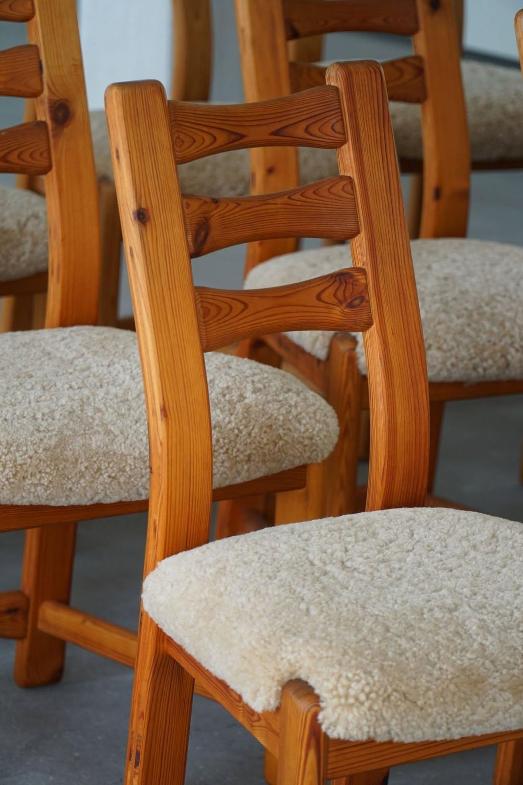 photo vinterior Set Of 12 Brutalist Chairs In Pine & Shearling Lambswool, Danish Modern, 1970s