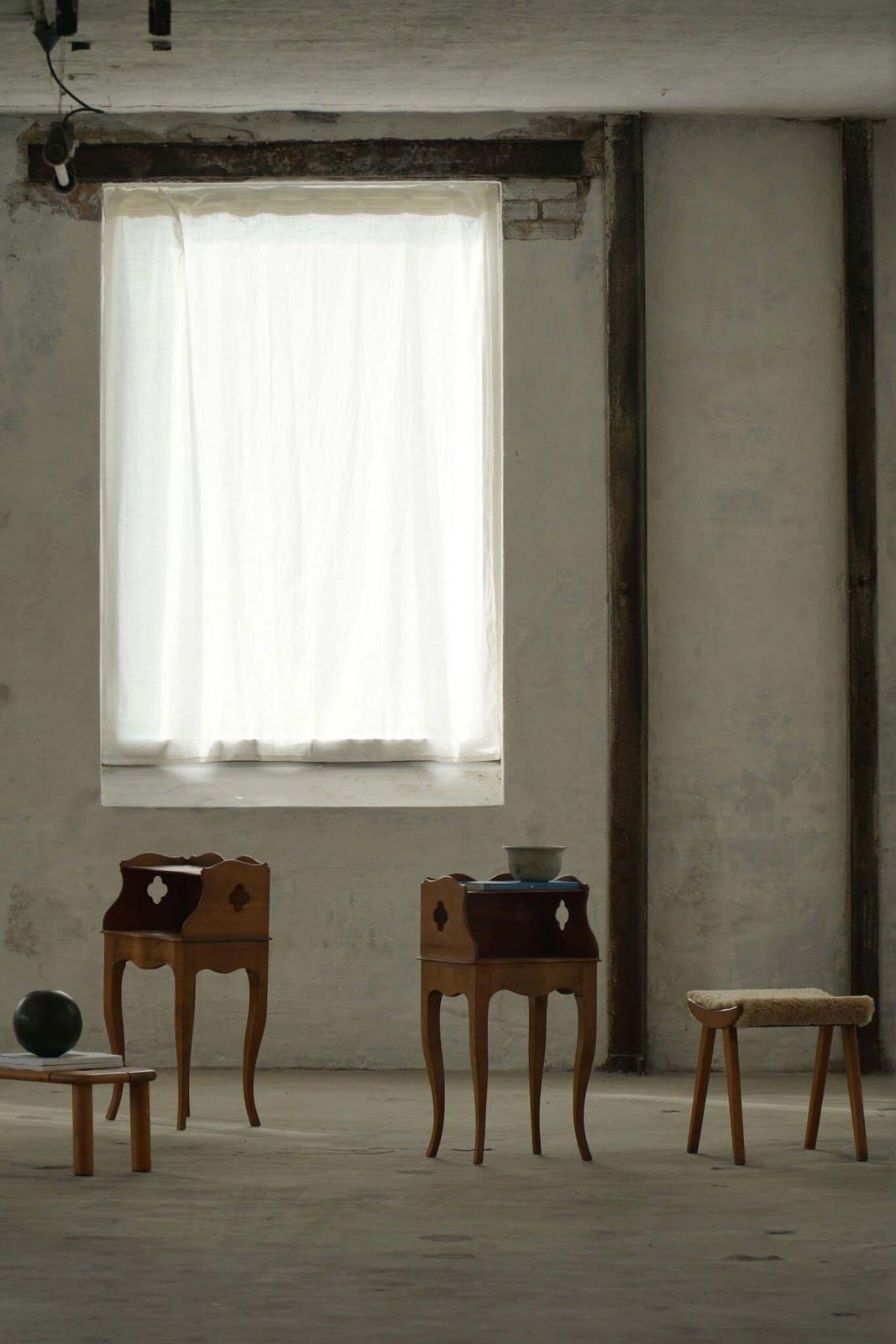Danish Modern, A Elegant Pair Of Nightstands In Nutwood, 1940s photo vinterior