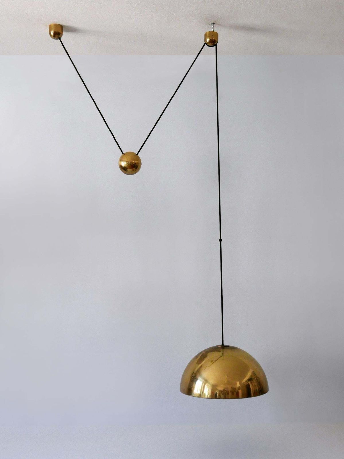 photo vintage Elegant Mid Century Counterweight Brass Pendant Lamp By Florian Schulz 1960s