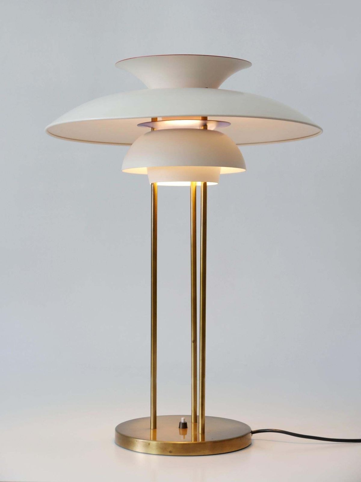 Mid Century Modern Ph 5 Table Lamp By Poul Henningsen For Louis Poulsen 1960s photo vinterior