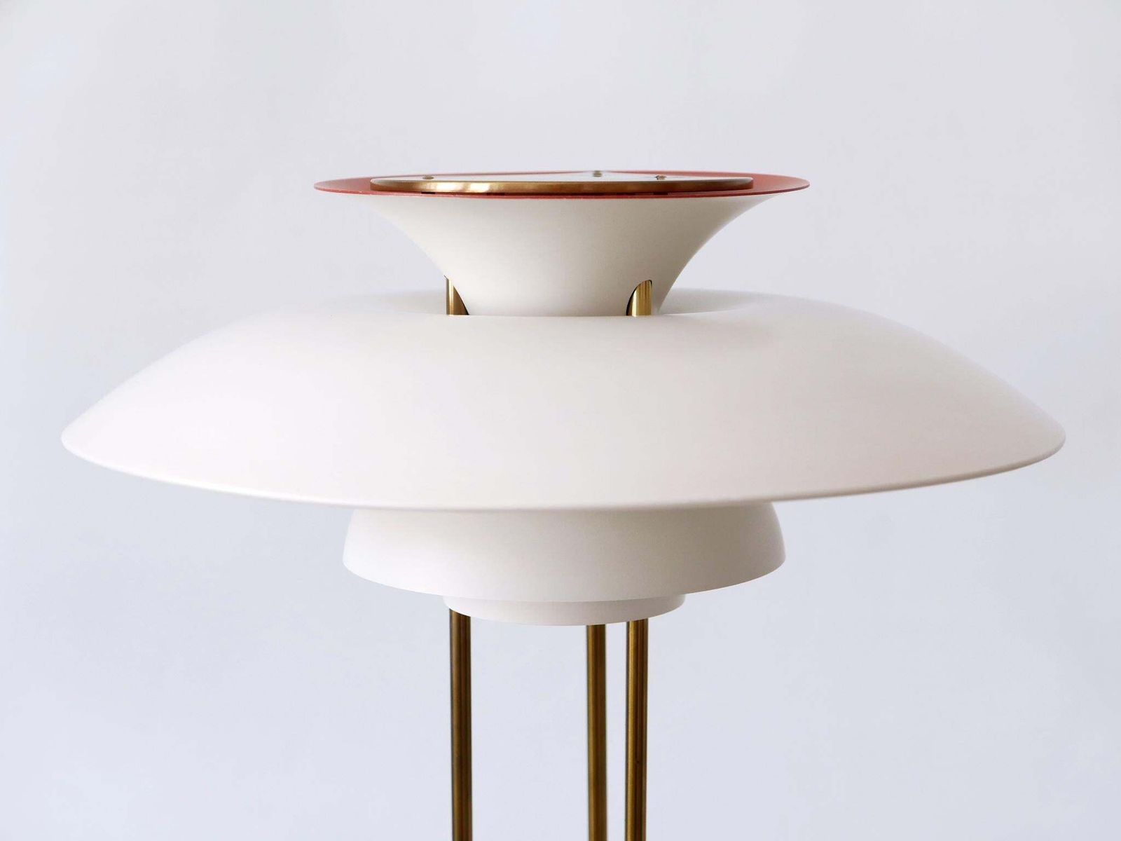 photo vintage Mid Century Modern Ph 5 Table Lamp By Poul Henningsen For Louis Poulsen 1960s