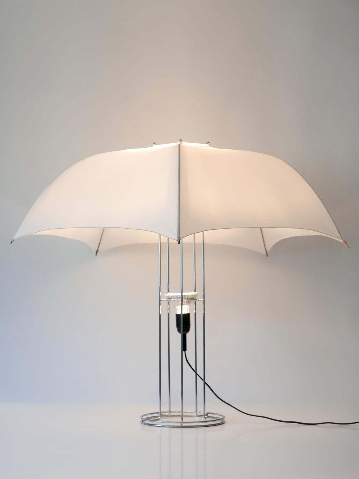 photo vintage Large And Amazing 'Umbrella' Table Lamp By Gijs Bakker For Artimeta 1970s