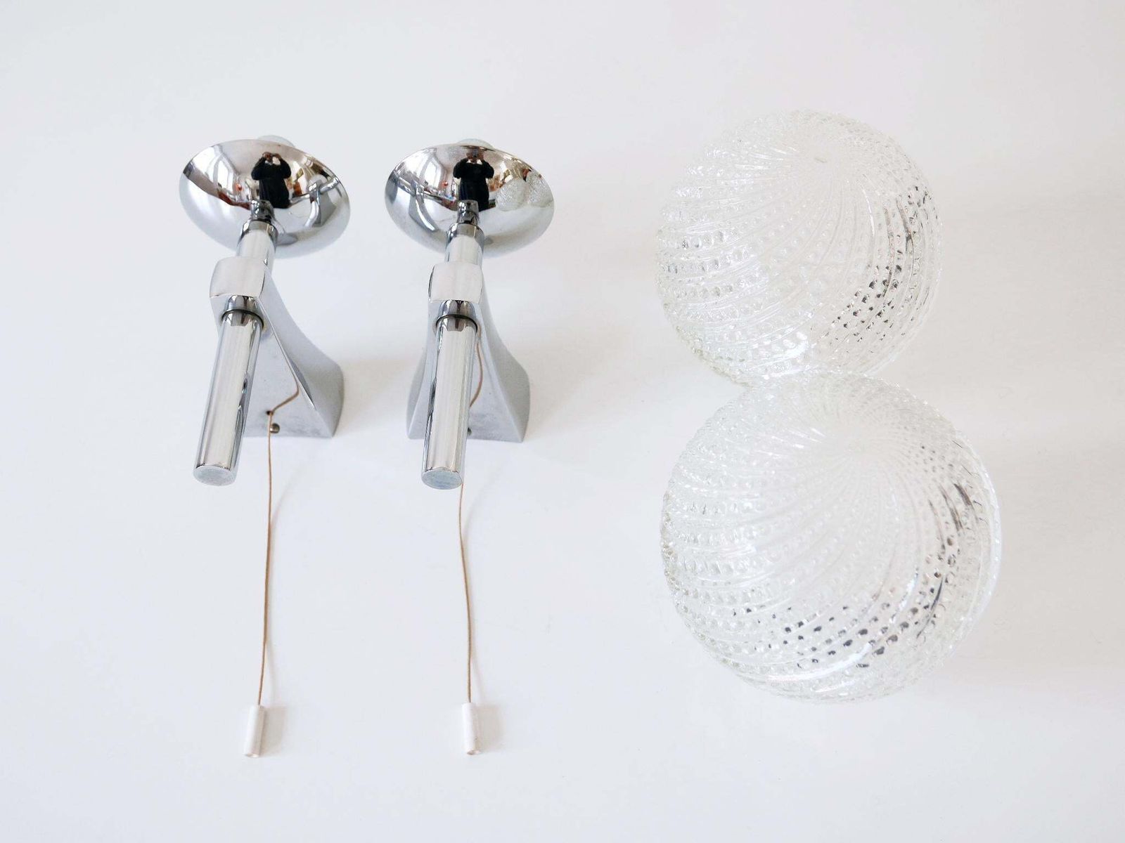 photo vintage Set Of Two Lovely Mid Century Modern Textured Glass Sconces Or Wall Lamps 1970s