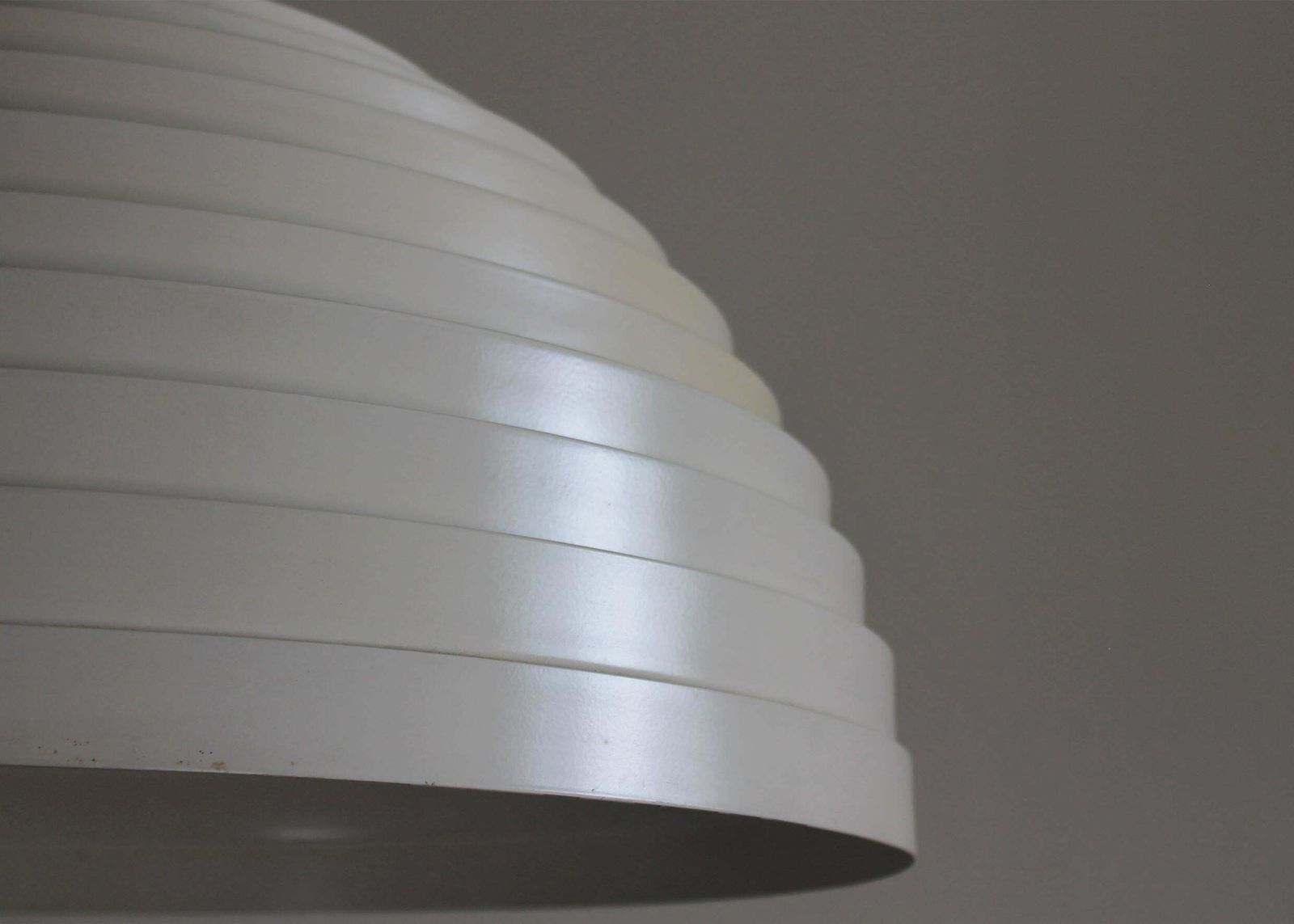 Elio Martinelli Step Chandelier In White Lacquered Metal By Martinelli Luce 70s photo Lighting