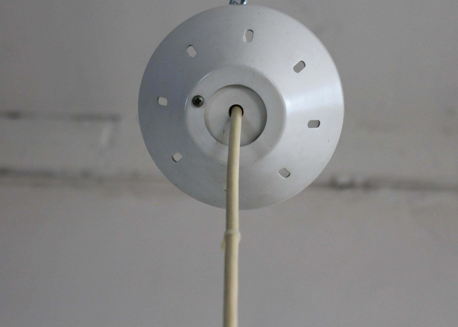 Elio Martinelli Step Chandelier In White Lacquered Metal By Martinelli Luce 70s photo vinterior