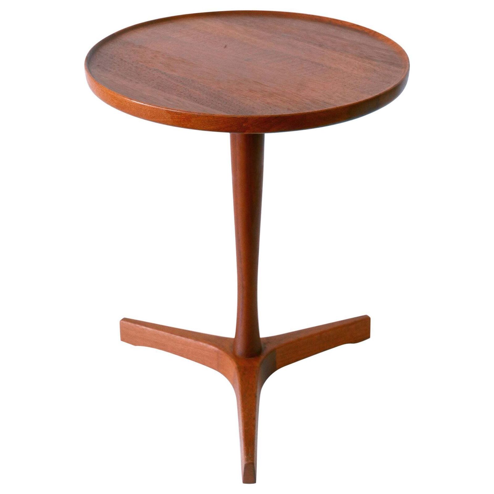 Elegant Mid Century Modern Teak Side Table By Hans C. Andersen For Artek 1960s