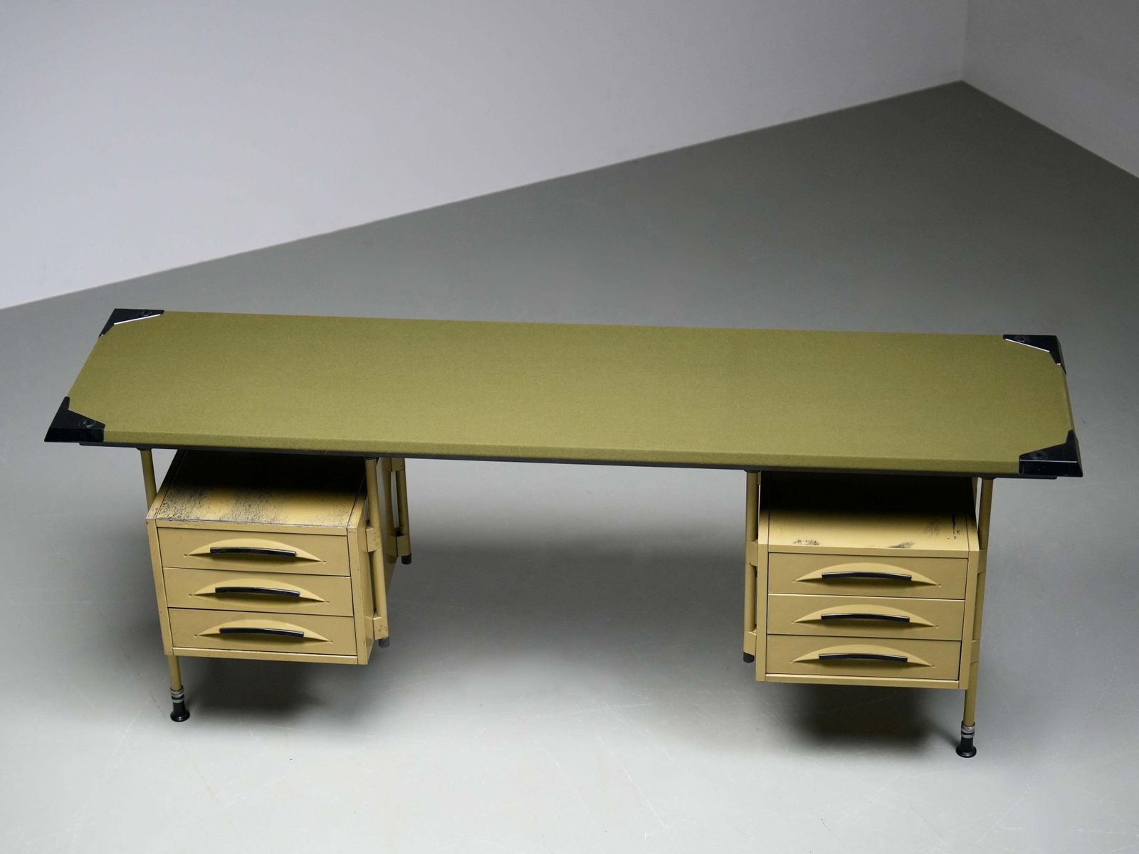 photo vintage Studio Bbpr For Olivetti "Spazio" Desk With An Olive Felt Top, Italy, 1960's