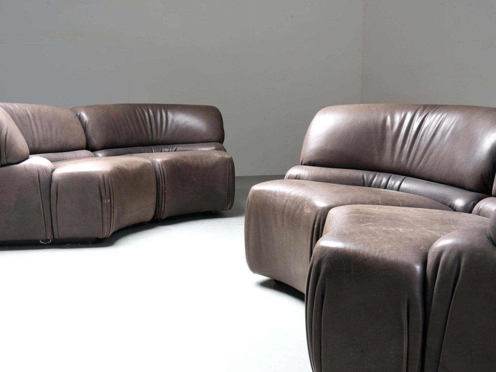 23590.0 De Sede 'Cosmos' Ds28 Modular Sofa In Grey / Brown Leather, Switzerland, 1970's photo