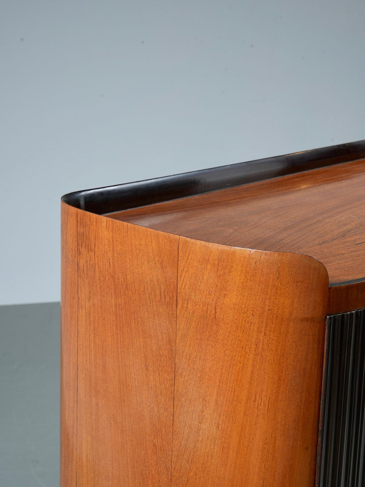 Paolo Buffa Grande Credenza Op Acht Poten, Hout, Messing En Glas, Italië, Ca. Jaren 1950 photo Meubels