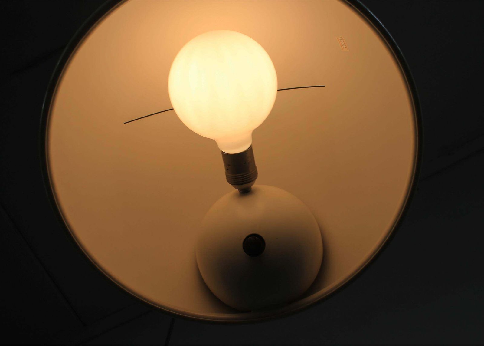 photo furniture Joe Colombo Coupè 3320r Floor Lamp In White Lacquered Metal By Oluce 1967 Italy