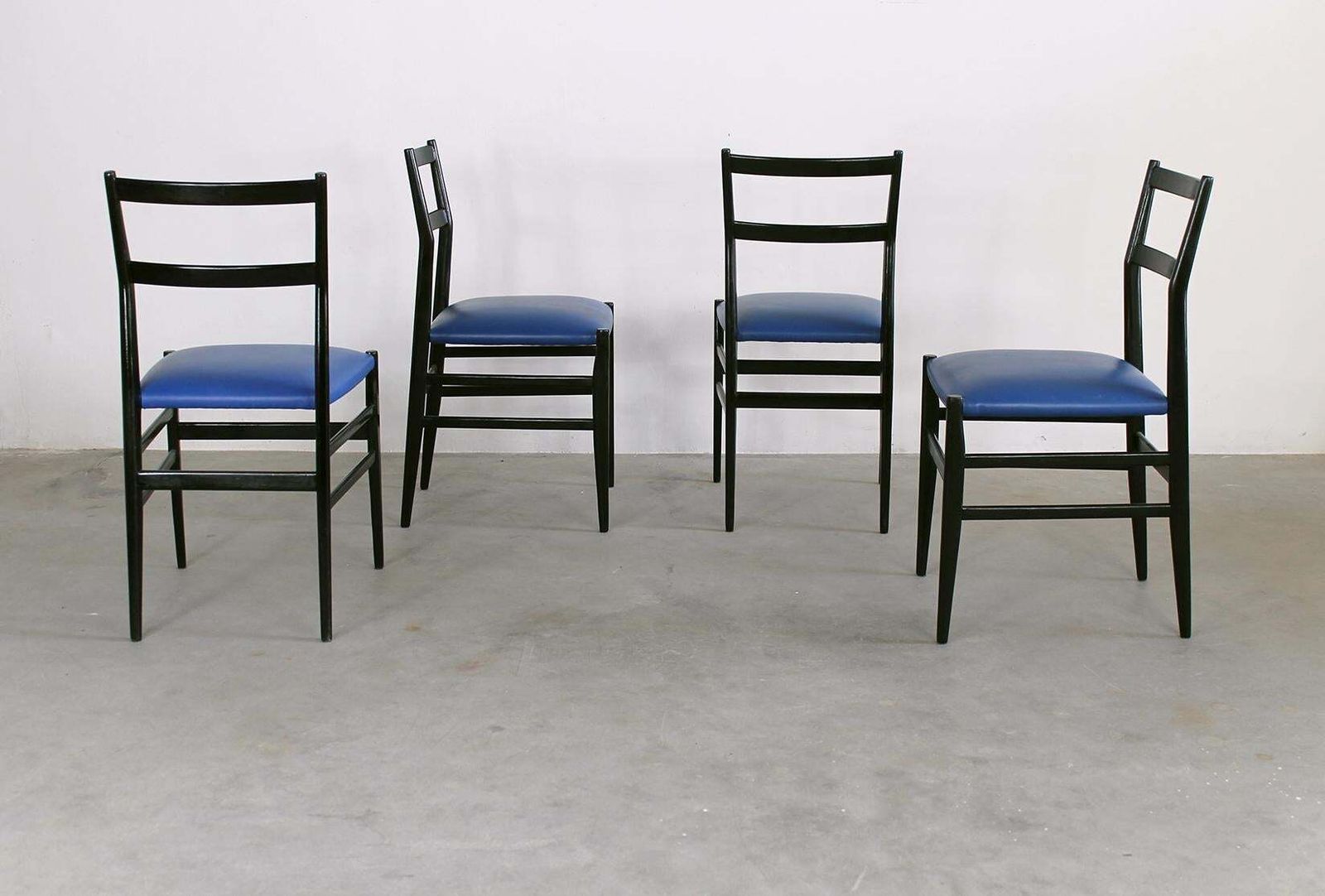 Gio Ponti Set Of Four Leggera Dining Chairs By Cassina 1951 Italy photo vintage