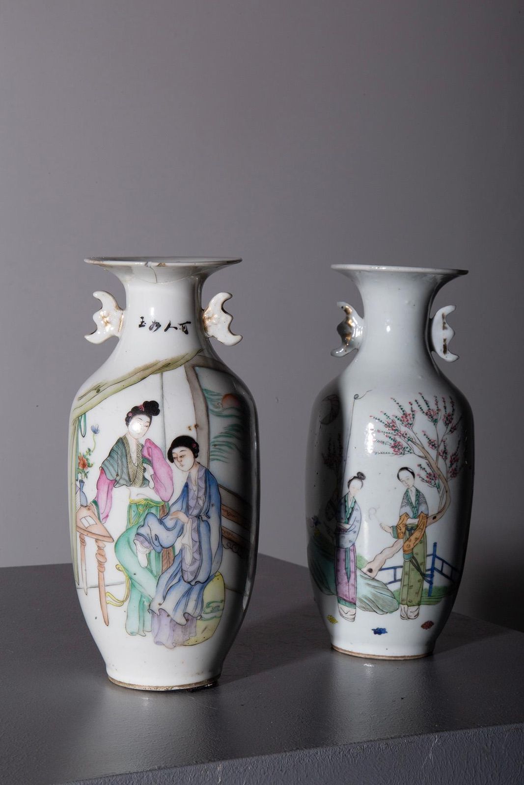 photo furniture Pair Of Chinese Porcelain Vases