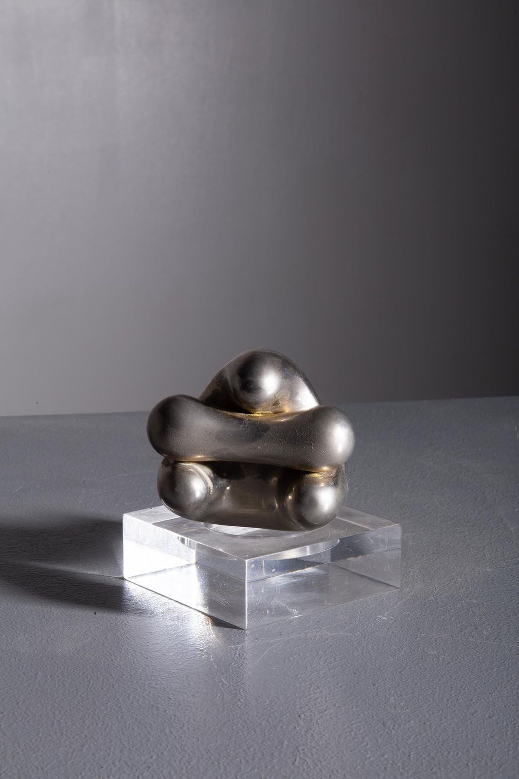 Small Organic Sculpture Made Of Chrome Plated Metal photo 531.0
