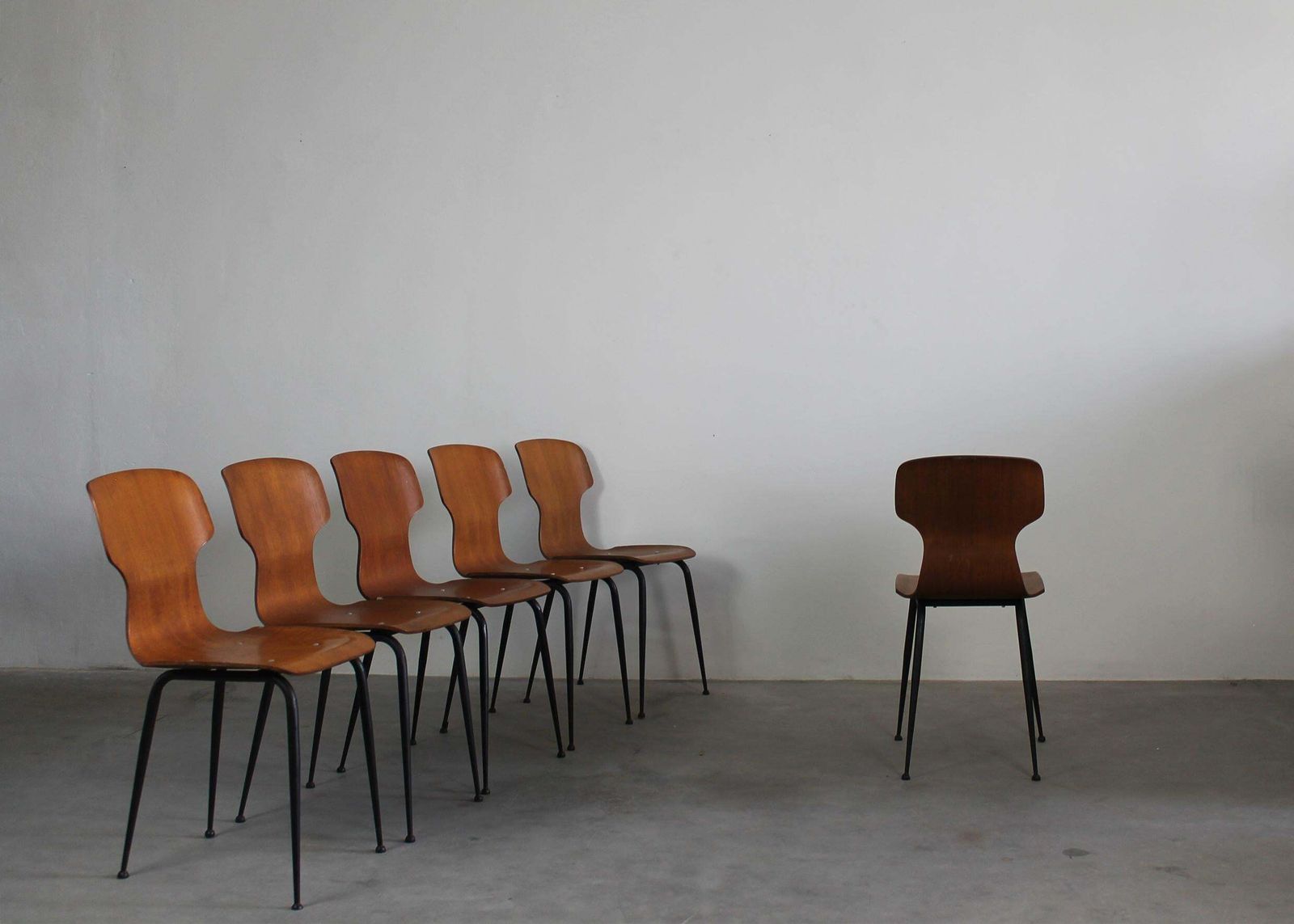 Carlo Ratti Set Of Six Chairs In Plywood By Industria Legni Curvati Lissone 1950 photo Furniture