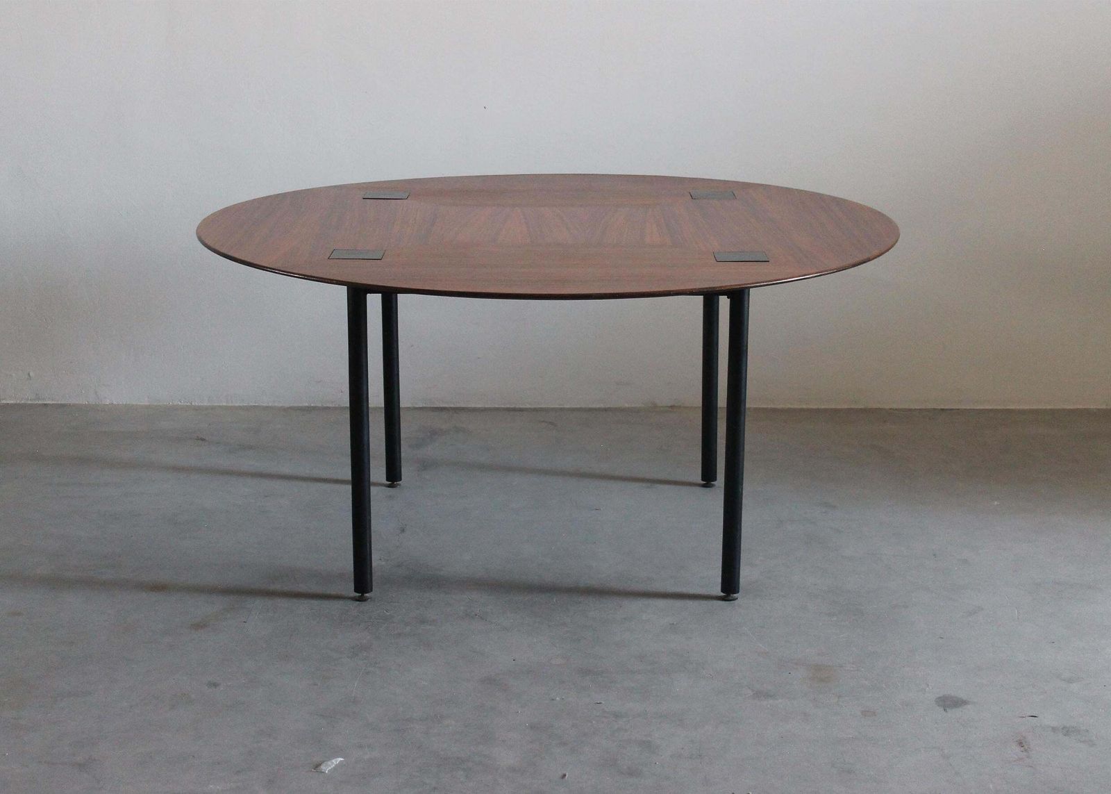 Ettore Sottsass T72 Round Table In Wood And Brass By Poltronova 1950s photo for sale