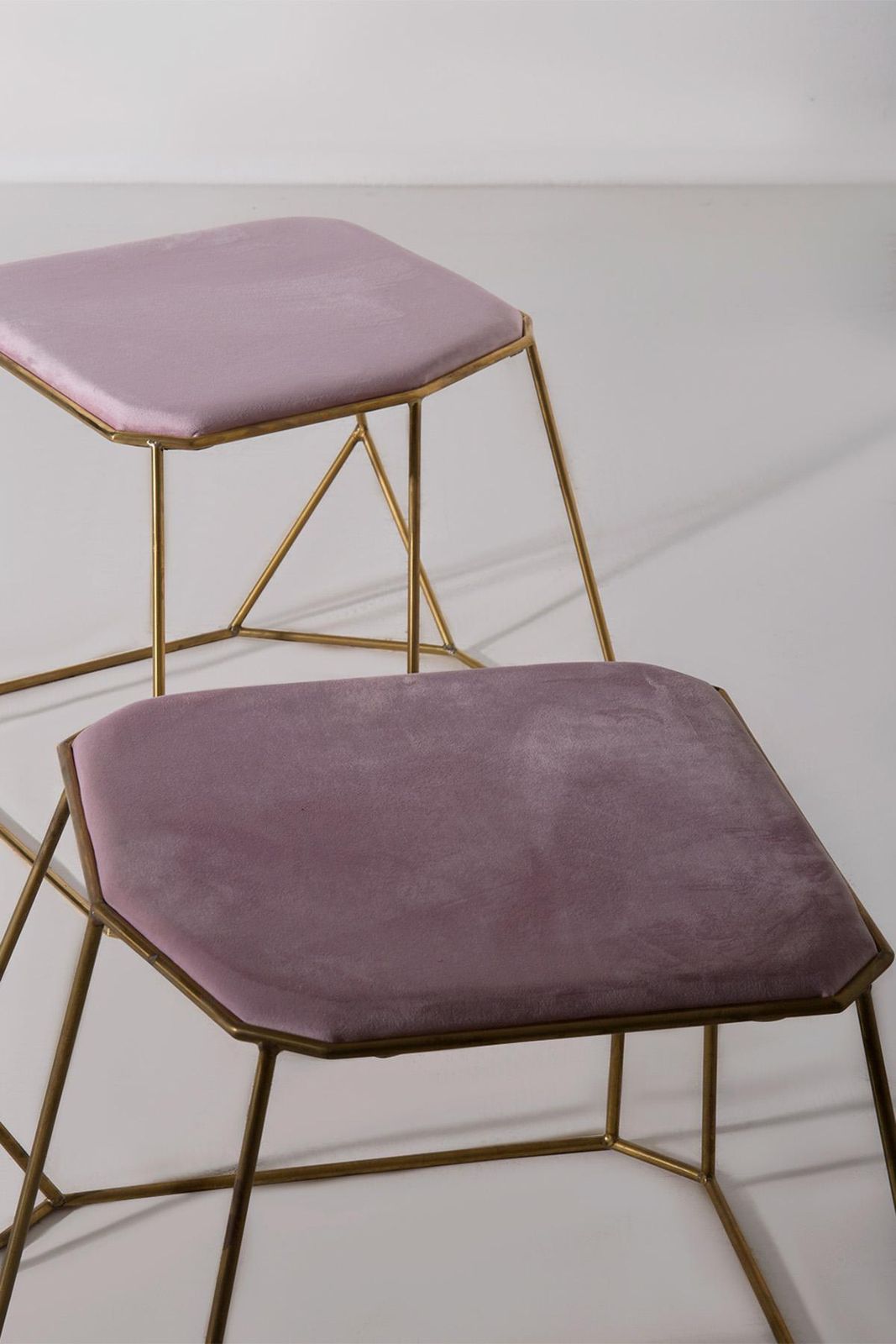 photo furniture Pair Of Contemporary Poufs In Pink Velvet