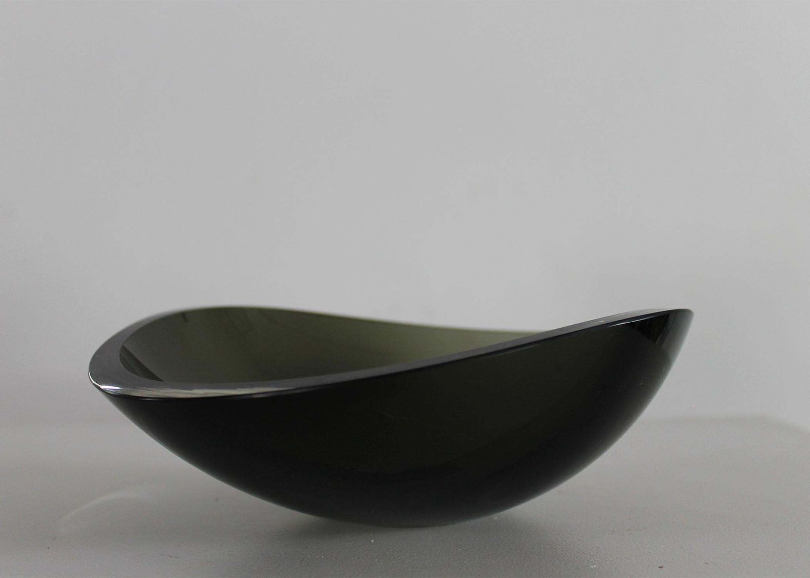 Decorative Vide Poche In Smoked Black Glass Attibuited To Fontana Arte 1970s photo 346.0