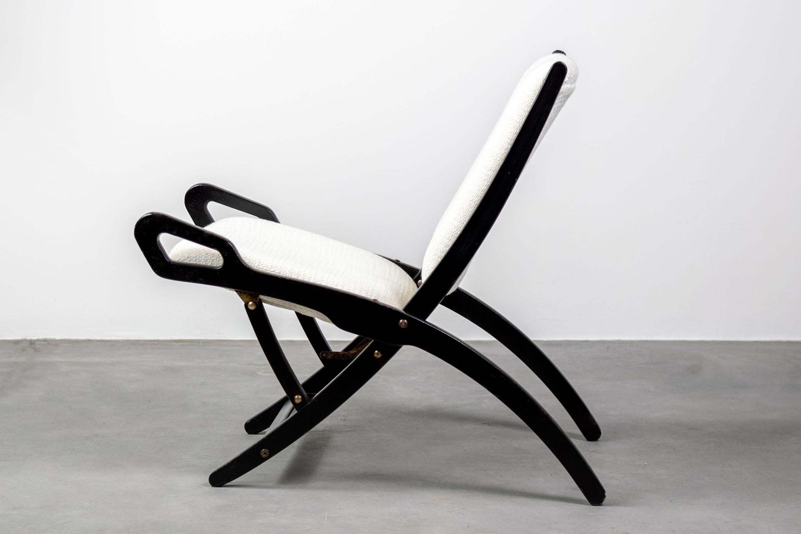 Gio Ponti Ninfea Folding Chairs In Wood And White Fabric By Reguitti 1960s Italy photo for sale
