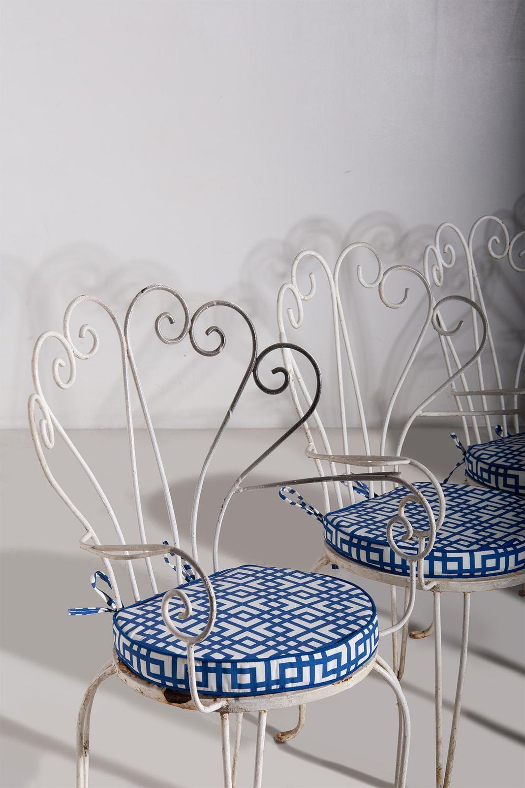 Italian Set Of Five Painted Iron Garden Chairs photo 4779.0
